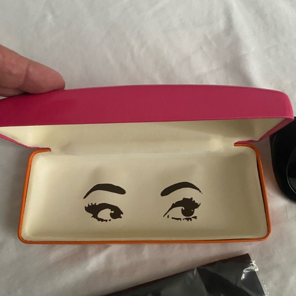 Kate spade ♠️ “cat sunglasses 🕶️ “ brand new never used, super cute - Picture 8 of 10